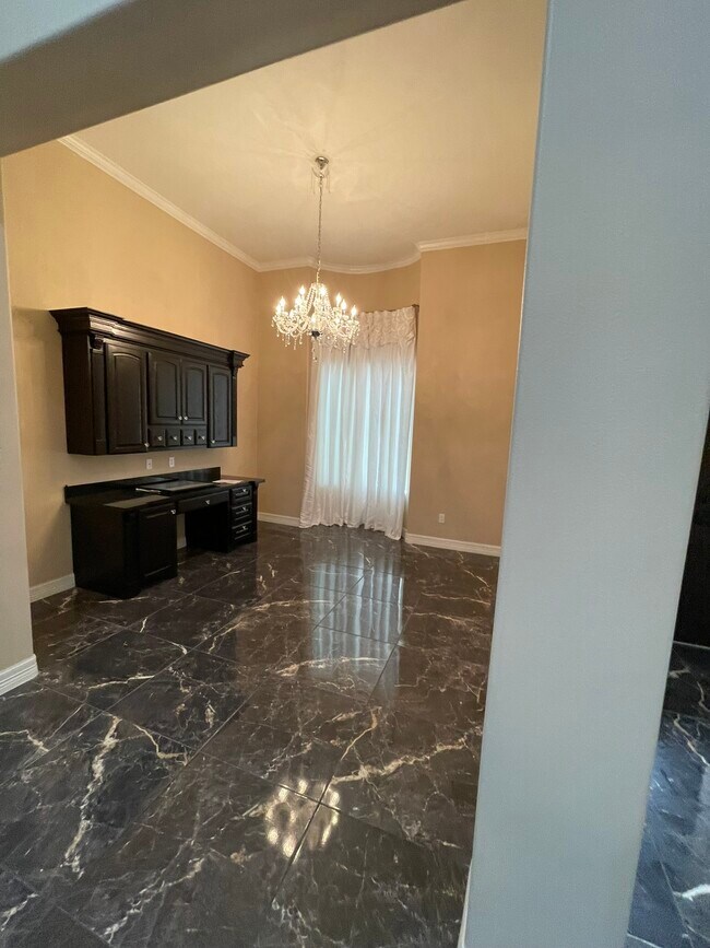 Building Photo - 5451 Cypress Creek