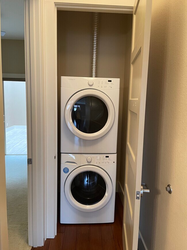 Building Photo - 441 State St