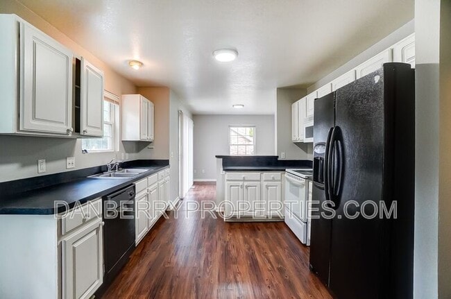 Building Photo - 4211 S Terrace View St