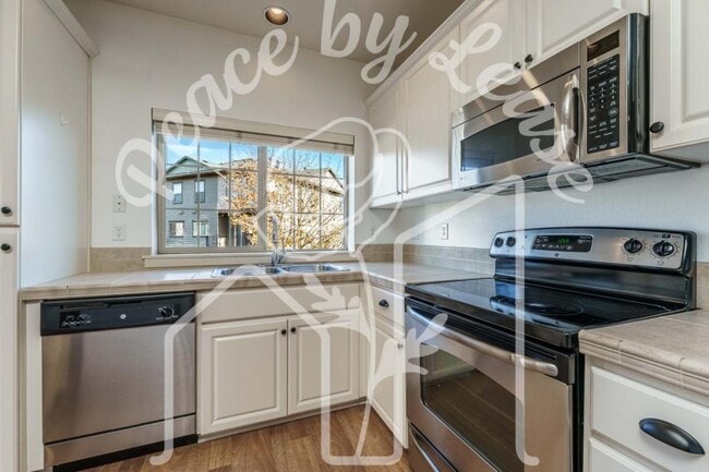 Building Photo - 8838 NE Brentford Way