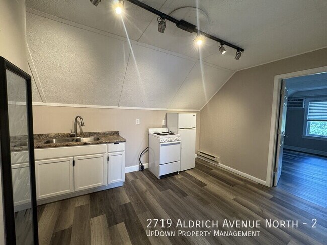 Building Photo - 2719 N Aldrich Ave