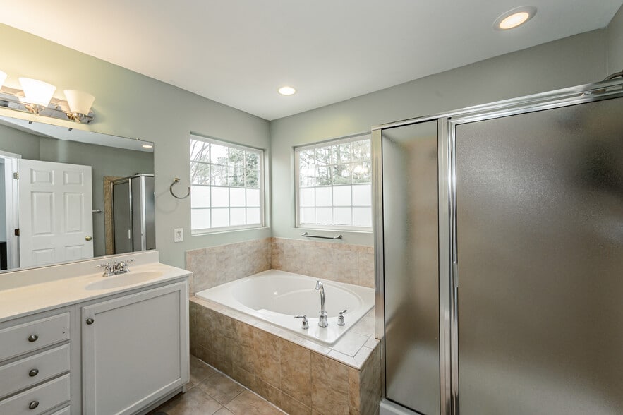 Building Photo - 1401 Olde Sage Ct