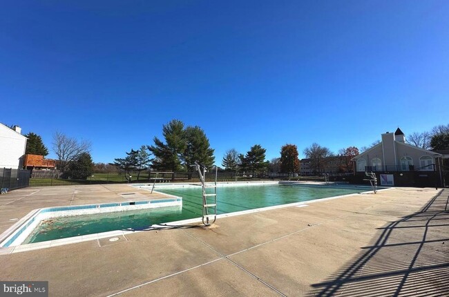 Building Photo - 14200 Valleyfield Dr