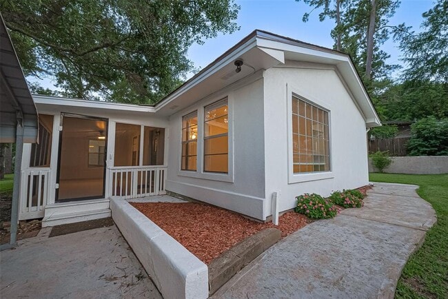 Building Photo - 1372 W Pine Lake Cir