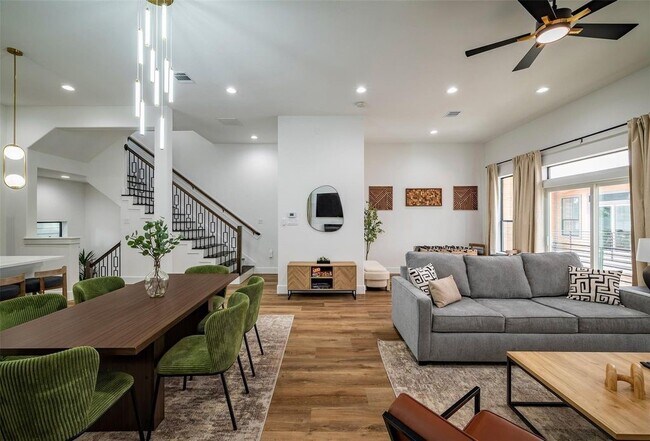 Building Photo - 1305 E 27th St