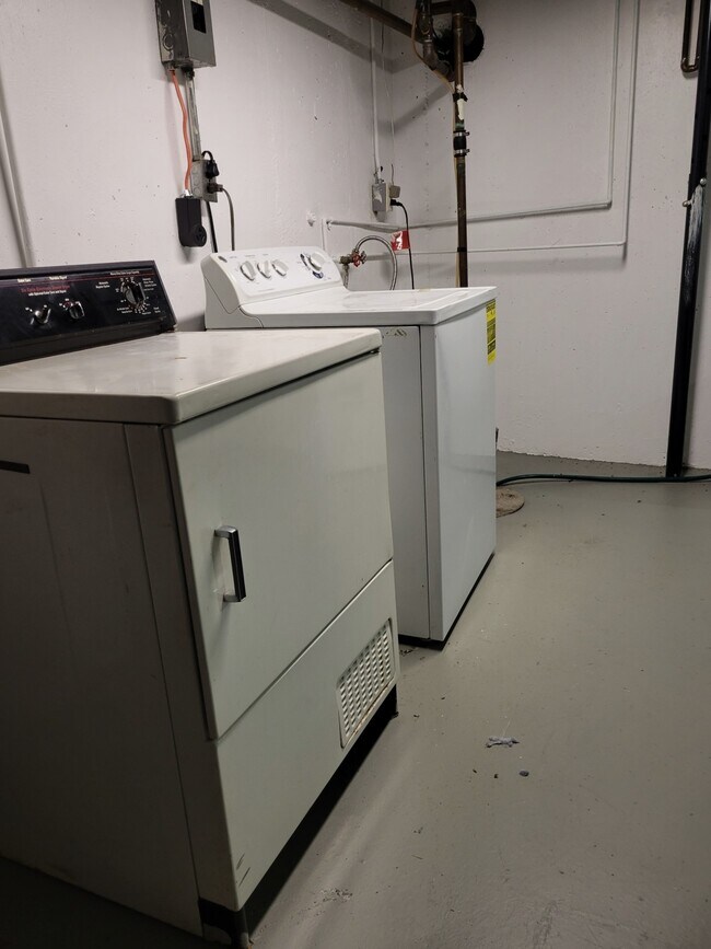 Building Photo - 609 Southland Ave