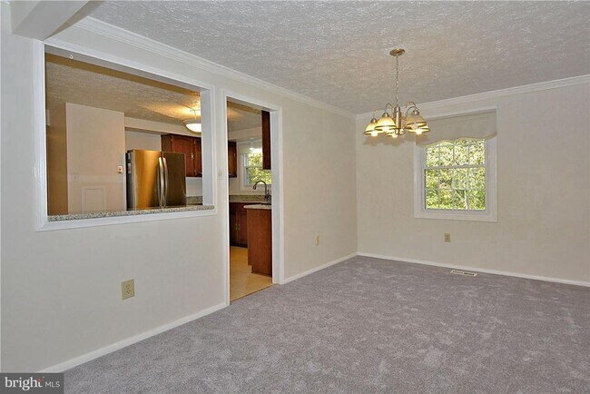 Building Photo - 5 Sanders Ct