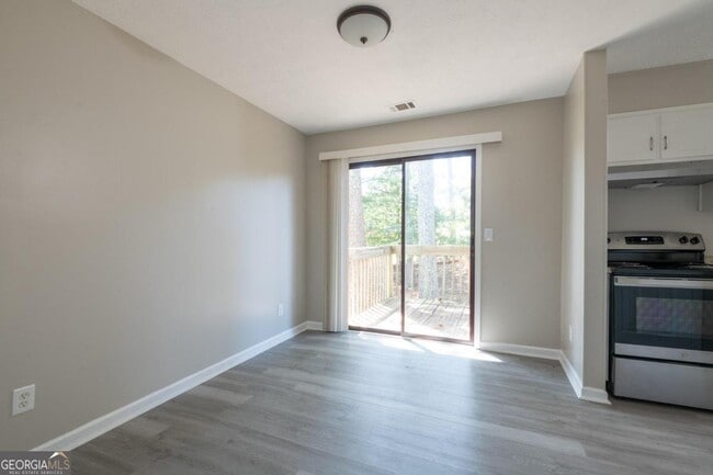 Building Photo - 580 Downing St