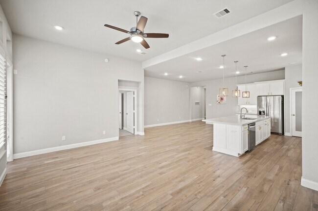 Building Photo - 19706 Dwight Eisenhower Dr