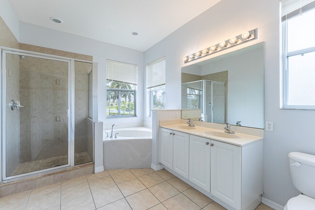 Building Photo - 3525 Milan Dr