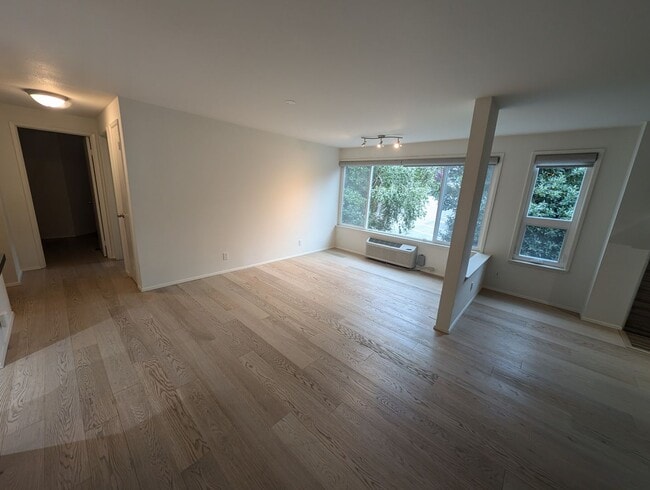 Building Photo - Capitol Hill Condo Available in June - Two Bedroom, High Floor Unit w/ A/C