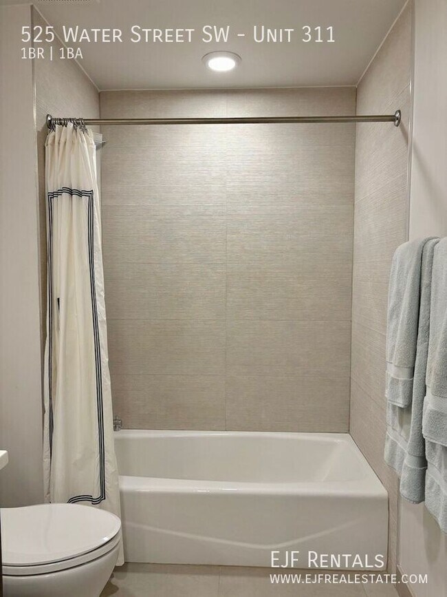 Building Photo - 525 Water St SW