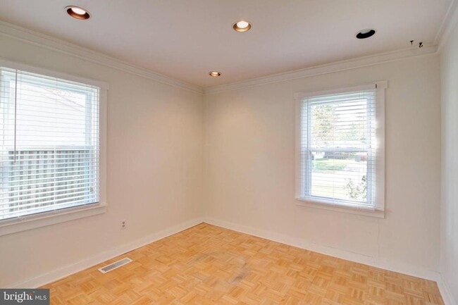 Building Photo - 435 Carrollton Dr