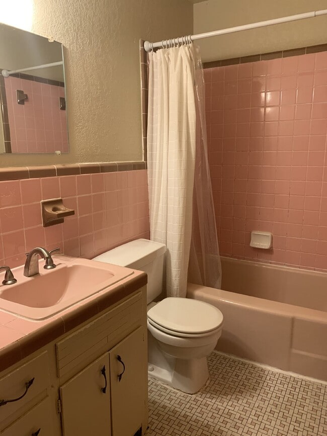 Building Photo - Charming 3-Bedroom Home with 2 Full Bathrooms in Jonesboro!