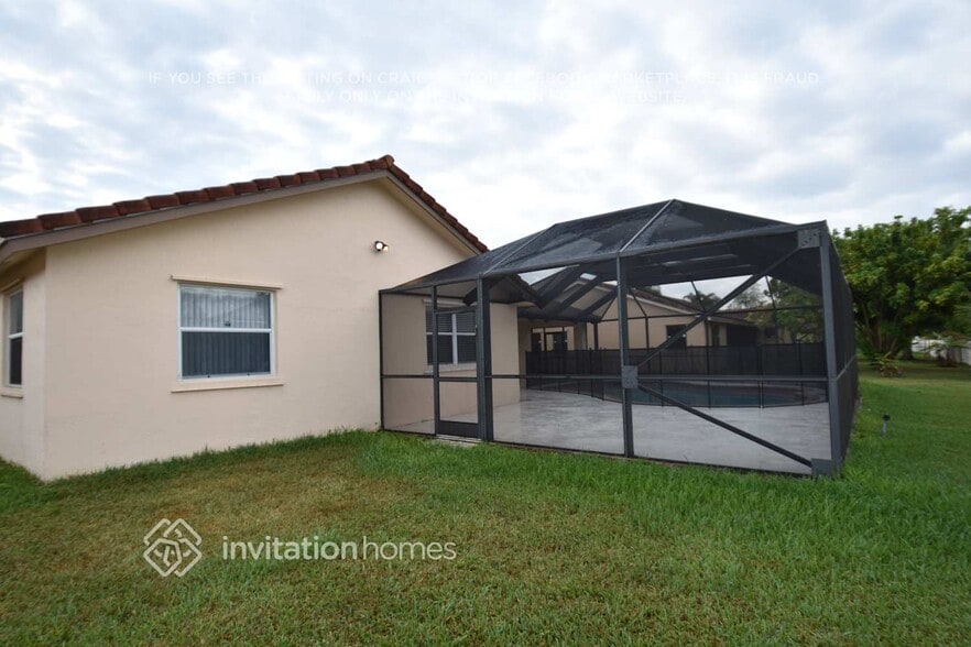 Building Photo - 6341 Sedgewyck Cir W