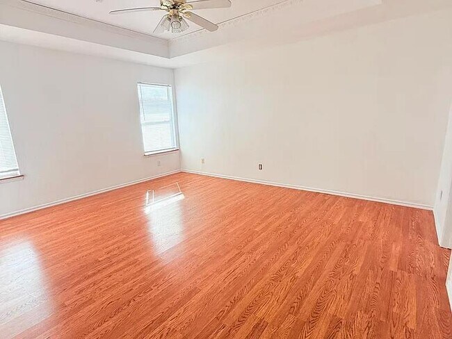 Building Photo - 1016 Westbury Terrace