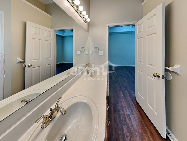 Building Photo - 3335 Berwick Field Dr