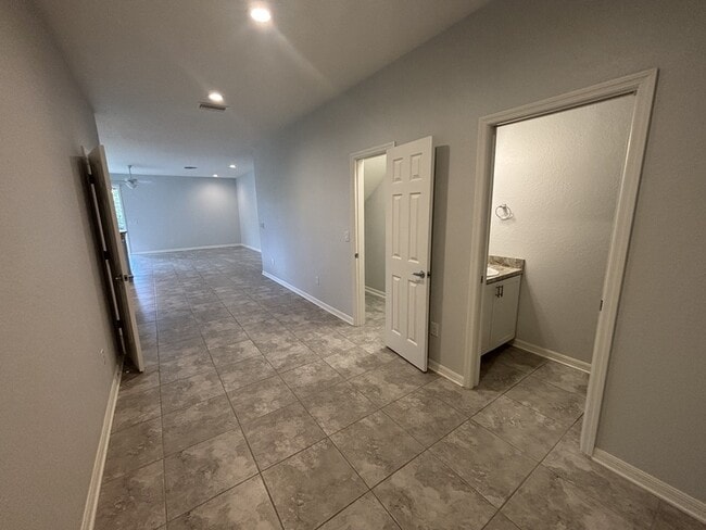 Building Photo - 1093 Grantham Dr