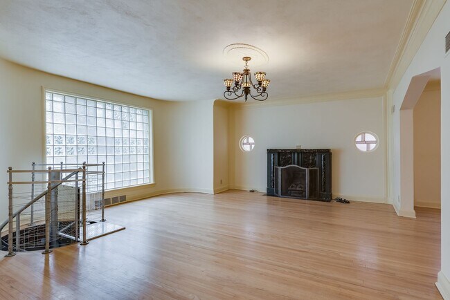 Building Photo - 7943 Delmar Blvd