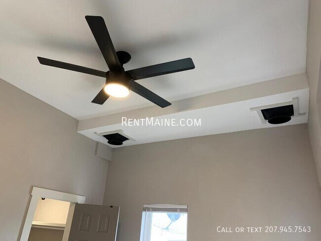 Building Photo - 38 Railroad St