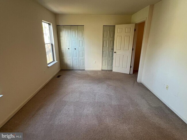 Building Photo - 18002 Sunset Lake Ct