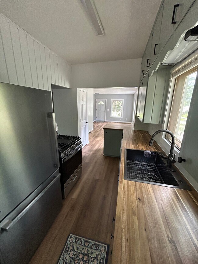 Building Photo - 722 S Jefferson St