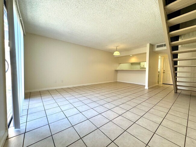 Building Photo - 4400 Tierra Verde St