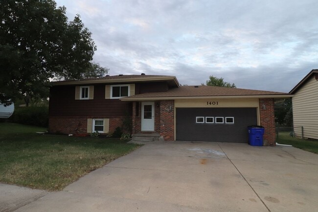 Primary Photo - Spacious Home for Rent!