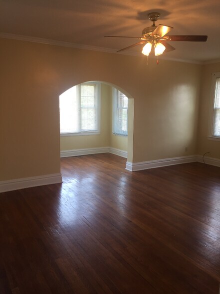 Building Photo - 1024-1028 Street