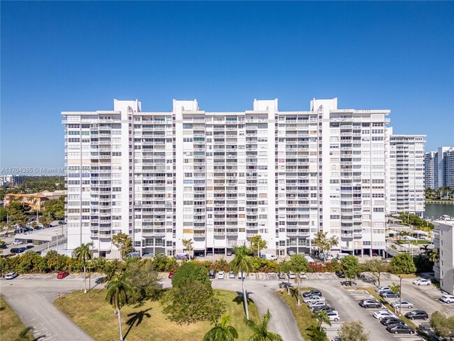 Building Photo - 18041 Biscayne Blvd