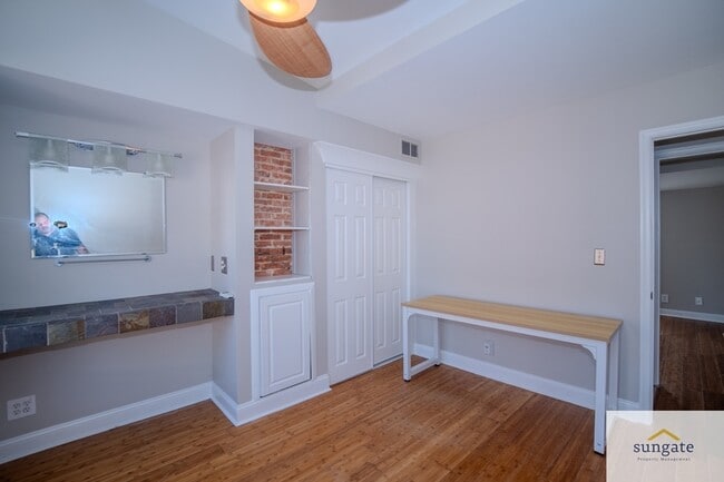 Building Photo - 313 S Madeira St