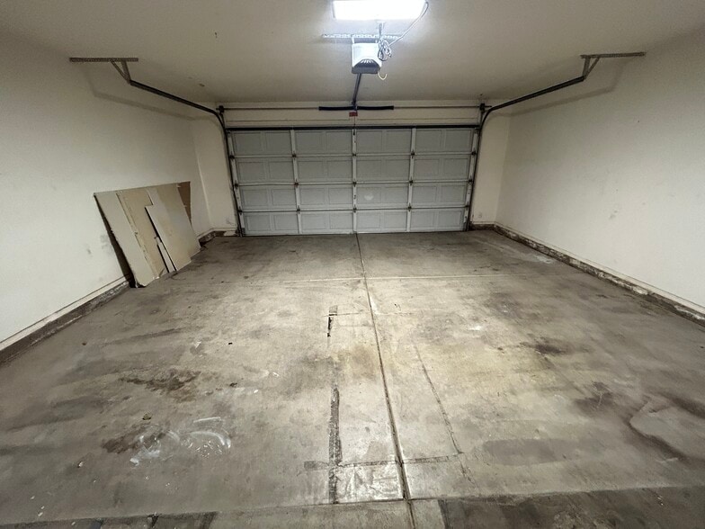 Building Photo - 4132 E Anderson Dr
