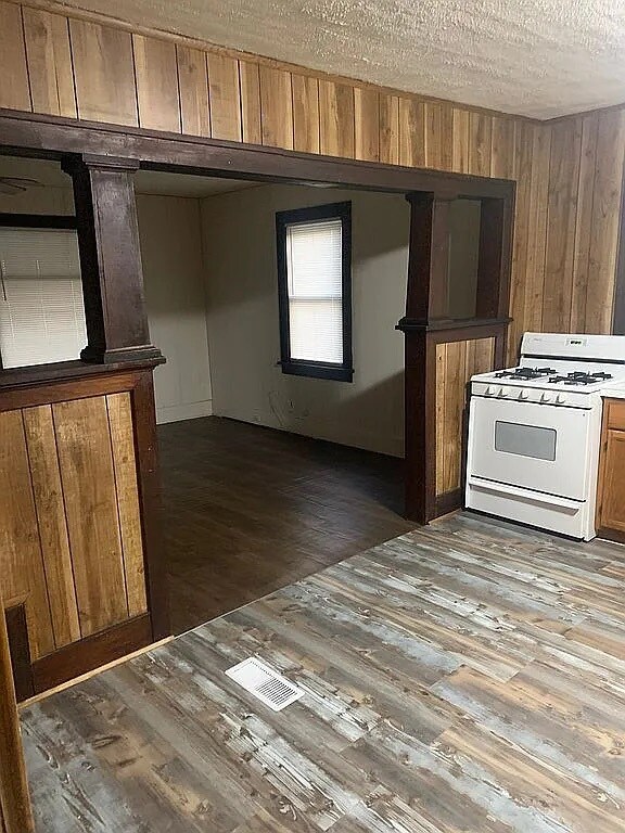 Building Photo - 2230 S 6th St