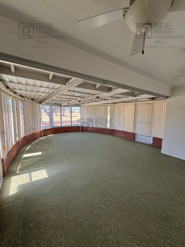 Building Photo - Spacious 3-Bedroom Home with Sunroom & Upg...