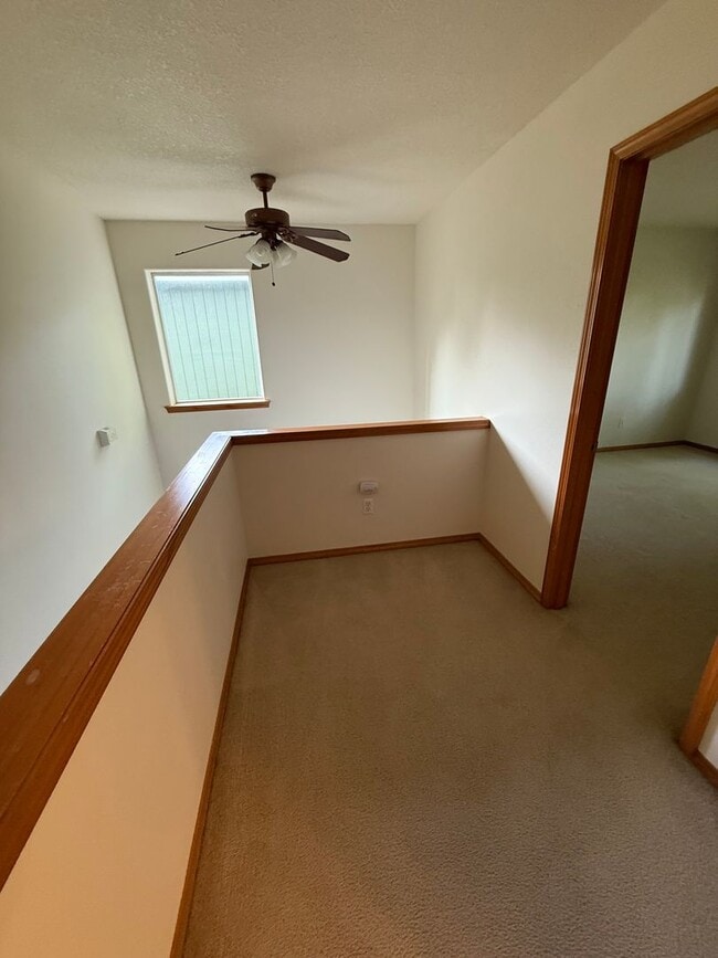 Building Photo - Great Condo next to a beautiful park!