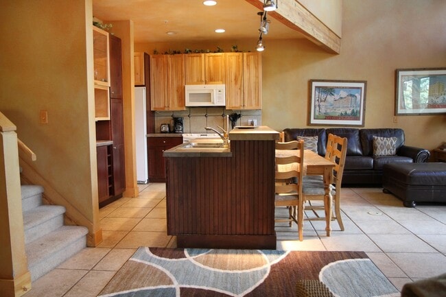 Building Photo - WINTER RENTAL-204 Durango Ct.-Remodeled 3 Bed w/Loft &4 Baths Condo w/ Private Laundry