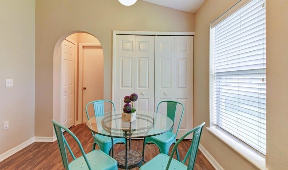 Building Photo - 90 Reeding Ridge Dr E