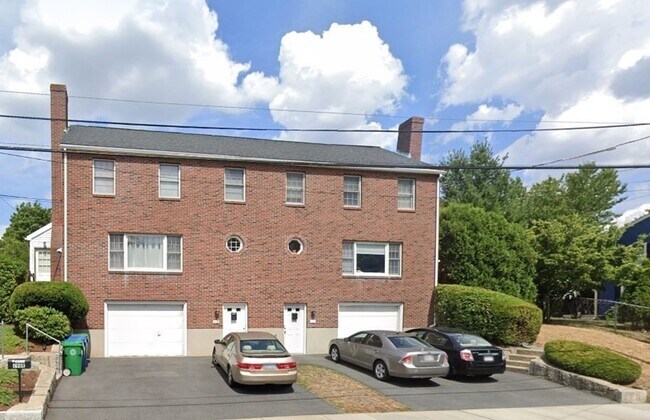 Building Photo - 298 Adams St