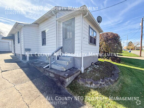 Building Photo - Cozy 1-Bedroom Bungalow!