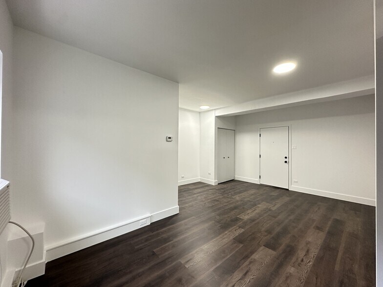 Building Photo - 1555 W Hollywood Ave