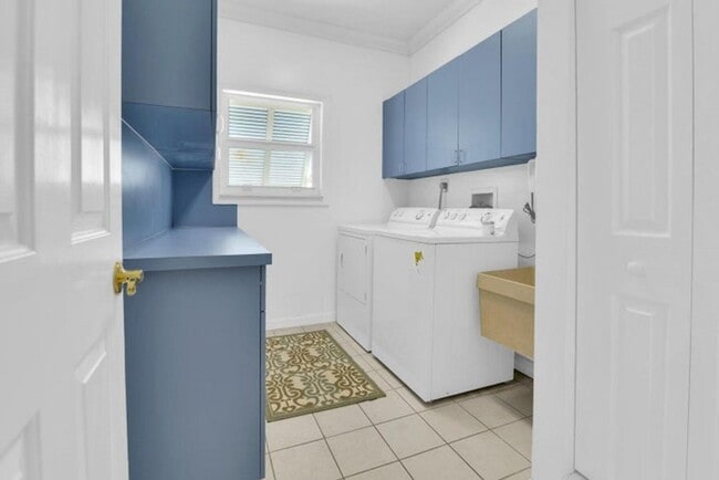 Building Photo - 1704 Del Haven Dr