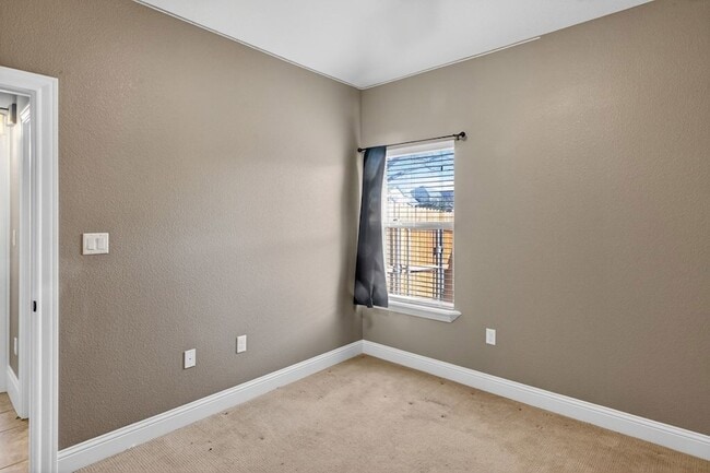 Building Photo - 1122 Porterfield Rd