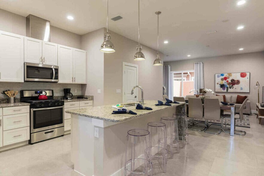 Building Photo - 7590 Sunny Dreams Ln