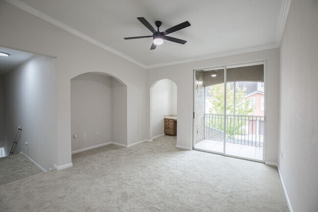 Building Photo - Stunning Condo with Garage