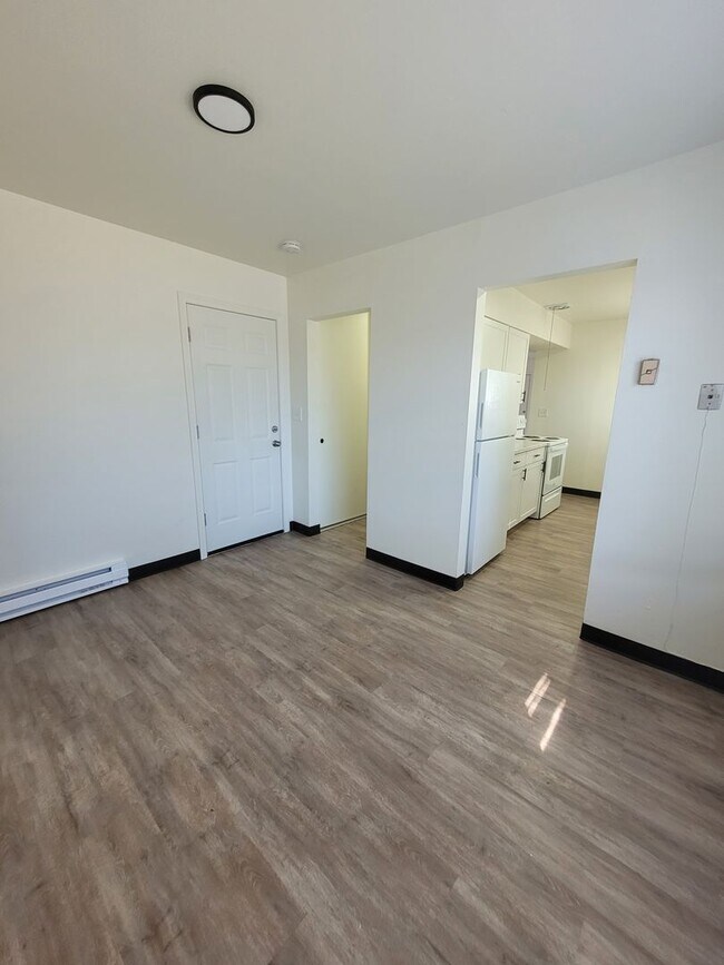 Building Photo - 1208-1210 Vandenberg Ave