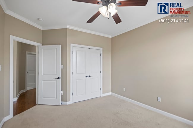Building Photo - 4040 Robinwood Cir