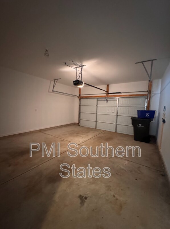 Building Photo - 320 Alameda Ln