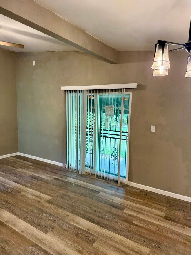 Building Photo - 1063 Capri Cir