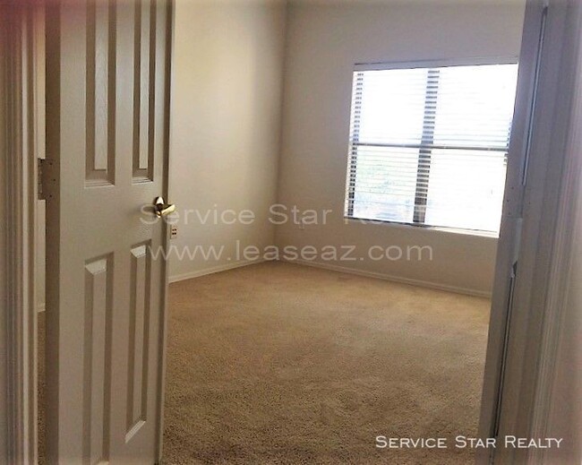 Building Photo - Beautiful 2 Bedroom + Den in Greyhawk