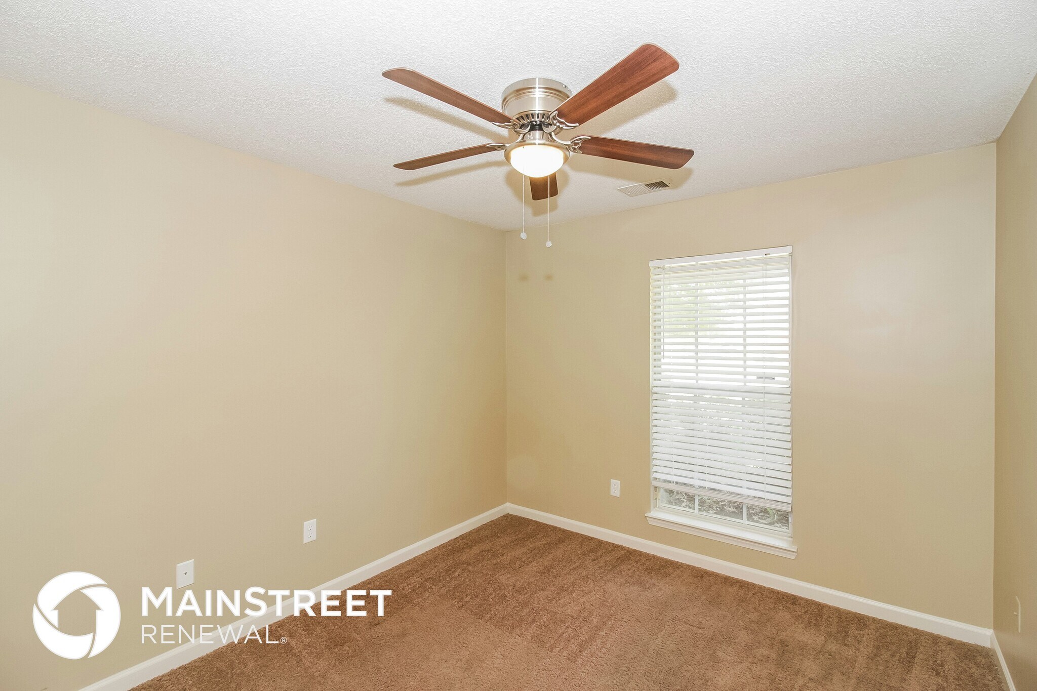 Building Photo - 1647 Sarah Ann Dr W